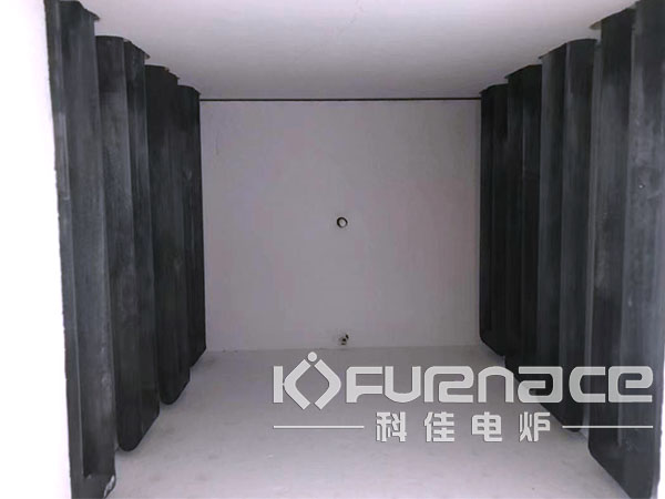 硅碳棒位于爐膛兩側(cè)